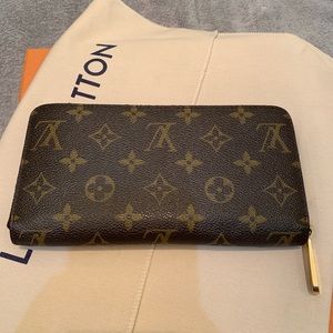 AUTHENTIC LOUIS VUITTON ZIPPY MONOGRAM WALLET